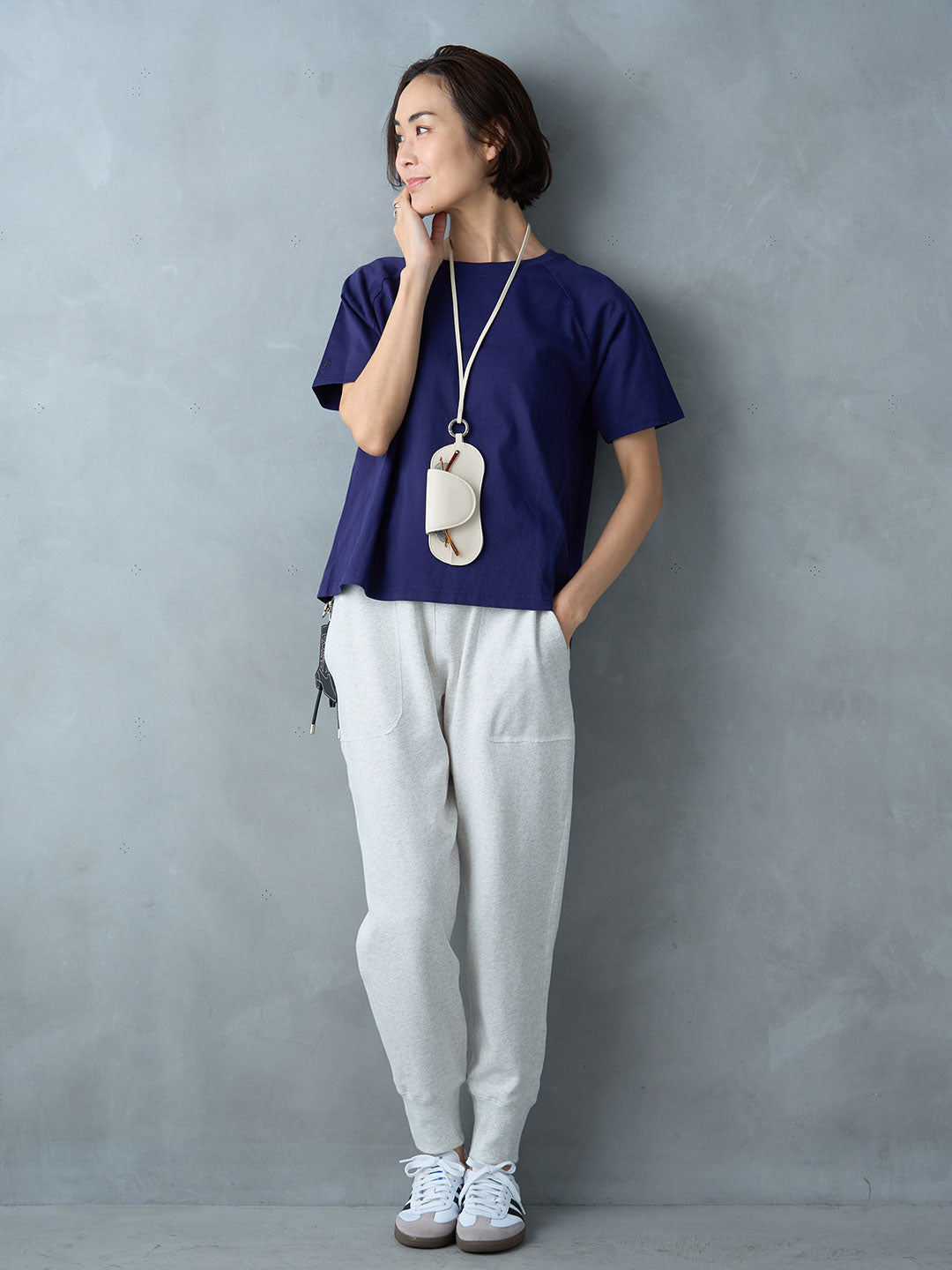 【Lohen】サイドスリットクルーネックカットソー サイドスリットクルーネックカットソー lohenの通販 by SUNIs shop｜ラクマ