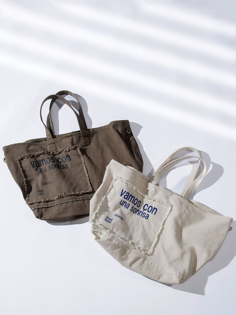 左：Khaki　右：Ecru