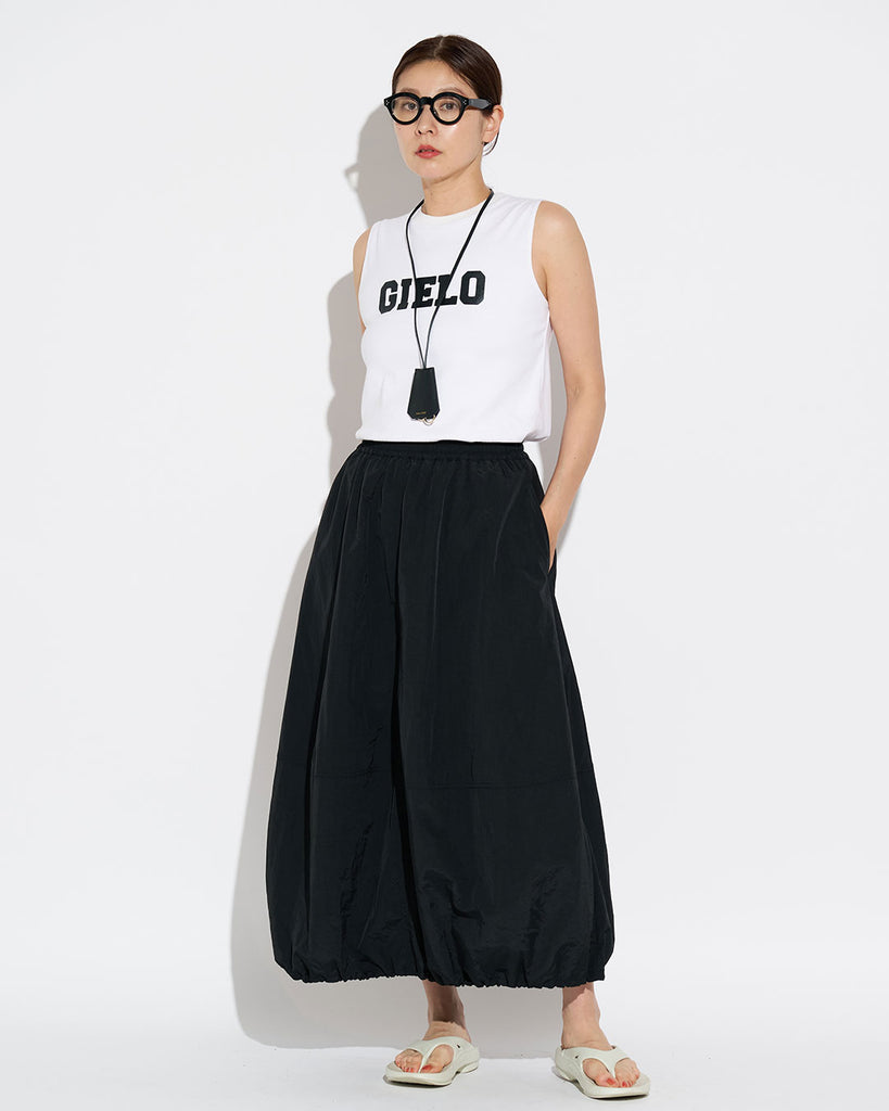 裾を広げた状態　Model：168cm　着用サイズ：F　