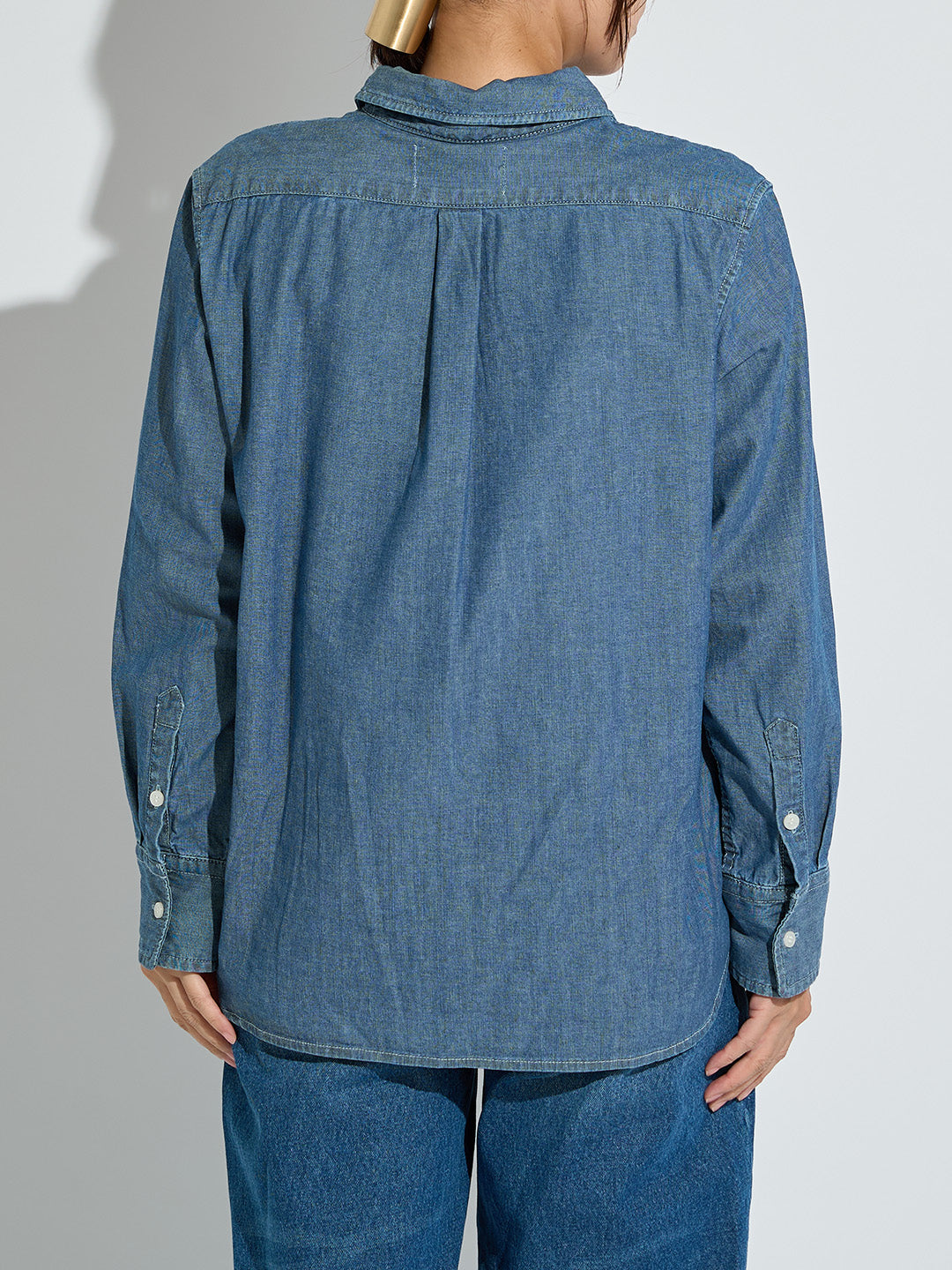 シャンブレーデニムシャツ | Lazo_N33°（ラソエヌサーティスリー）の