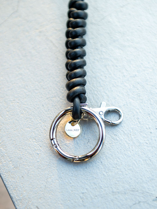 スネークノットチャーム ディティール| Lazo_N33°（ラソエヌサーティスリー）の公式通販