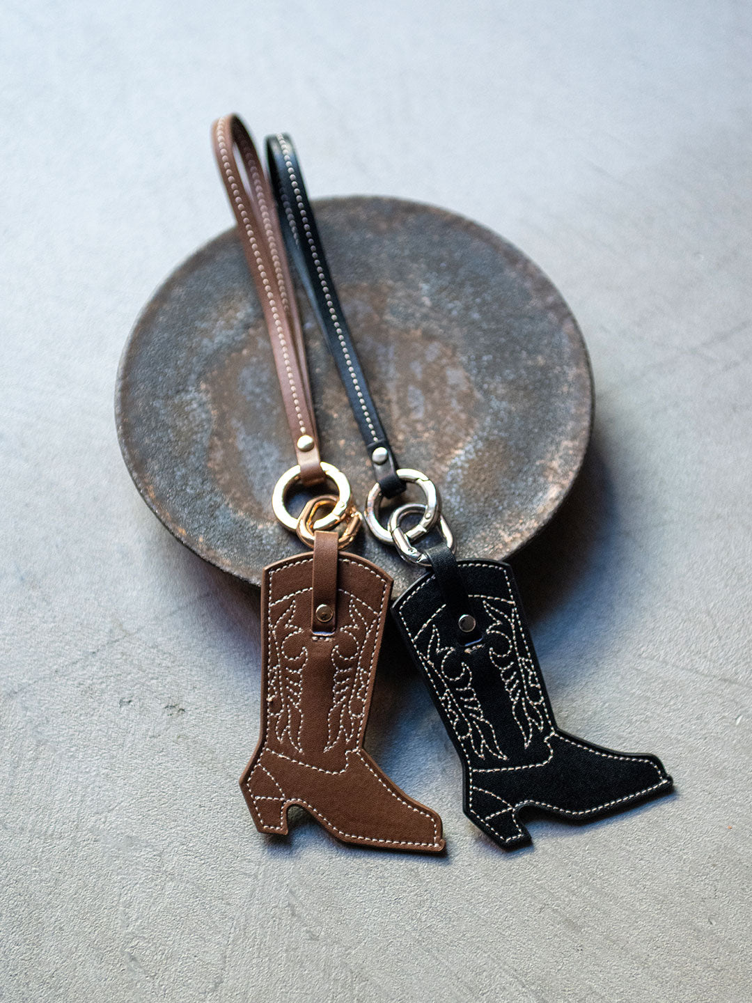 希少!サート ラソエヌサーティスリー コラボ デニム ストレート 切りっぱなし Pants | Lazo_N33°（ラソエヌサーティスリー）の公式通販