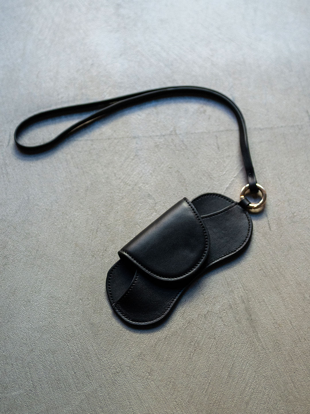 レザーグラスケースホルダー | Lazo_N33°（ラソエヌサーティスリー）の