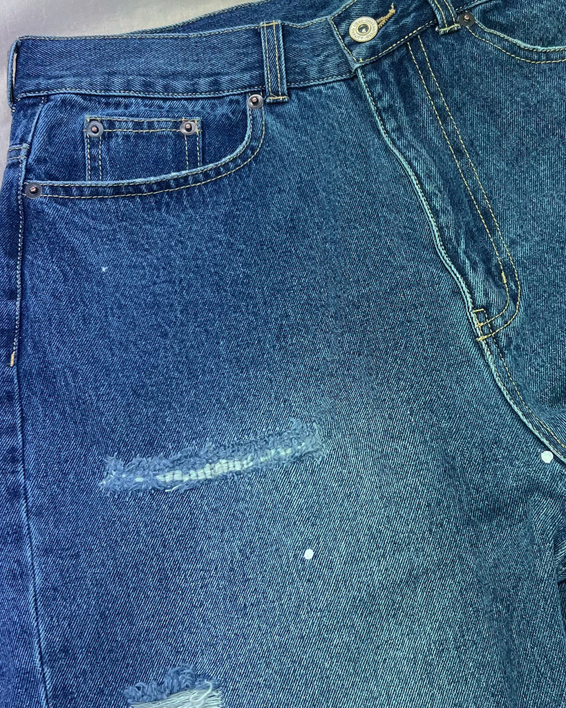 蛍光灯の下で携帯で撮影
Indigo